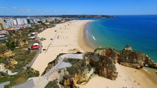 Praia da Rocha là một trong những bãi biển đẹp nhất của Algarve