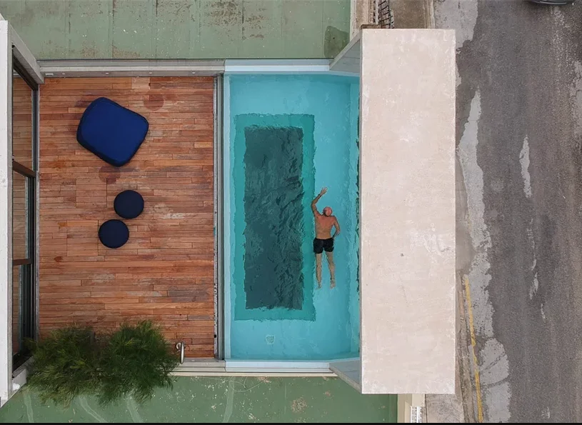Nhà bể bơi trong suốt ở Malta
